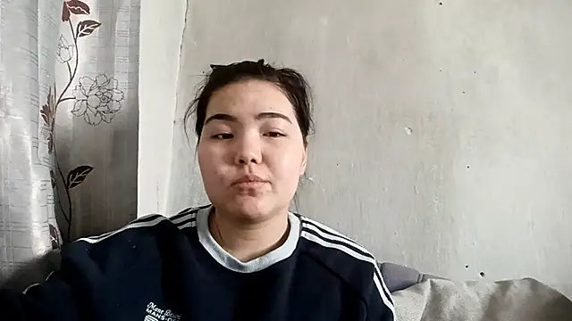 Snapshot of MollyAsian chatting on February 15, 2026, 5:37 am MollyAsian online show from February 15, 2026, 5:37 am