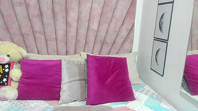 danibellucii  online show from April 23, 2026, 3:52 am