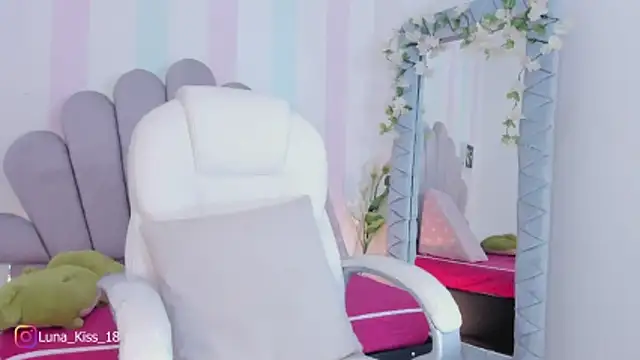Snapshot of Luna_kiss_18 chatting on February 26, 2026, 3:38 am Luna kiss 18 online show from February 26, 2026, 3:38 am