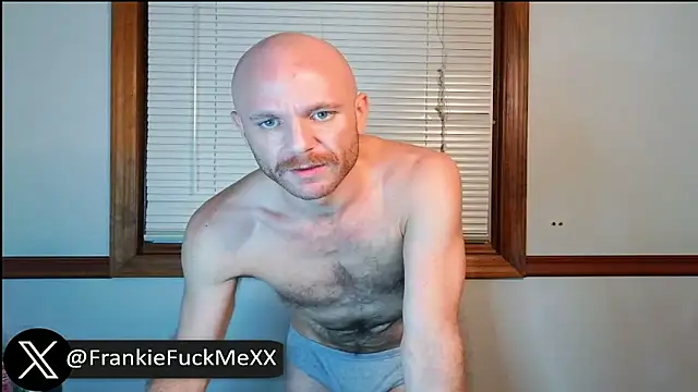 Snapshot of FrankieFuckMe chatting on June 29, 2026, 4:19 am FrankieFuckMe online show from June 29, 2026, 4:19 am