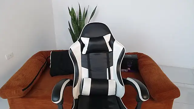 DarrenColleen online show from April 23, 2026, 3:25 pm