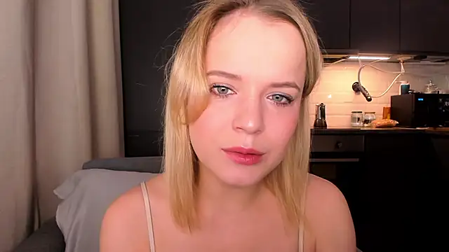 Snapshot of JessicaBeverly_ chatting on April 27, 2026, 6:44 am JessicaBeverly online show from April 27, 2026, 6:44 am