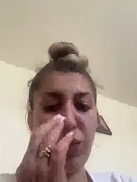 dalia0710 online show from April 16, 2026, 11:33 am