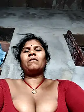 Snapshot of Hot_di97 chatting on May 5, 2026, 9:23 pm Hot di97 online show from May 5, 2026, 9:23 pm