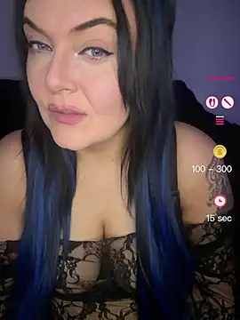 Snapshot of Miss_CurvesXXX chatting on April 28, 2026, 9:31 pm Miss CurvesXXX online show from April 28, 2026, 9:31 pm