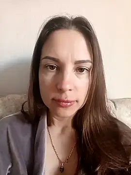 Snapshot of She-Moon chatting on May 7, 2026, 5:24 am She-Moon online show from May 7, 2026, 5:24 am