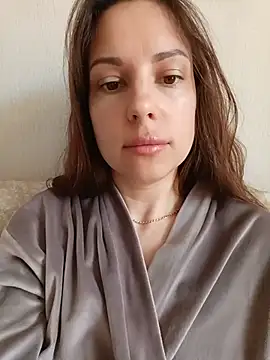 Snapshot of She-Moon chatting on June 5, 2026, 6:52 am She-Moon online show from June 5, 2026, 6:52 am
