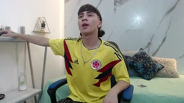 XanderGrey8 online show from April 21, 2026, 7:06 pm