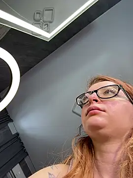 coy girl  online show from February 12, 2026, 11:05 am