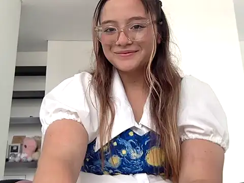 Snapshot of LOLA_R_ chatting on February 3, 2026, 7:41 pm LOLA R online show from February 3, 2026, 7:41 pm