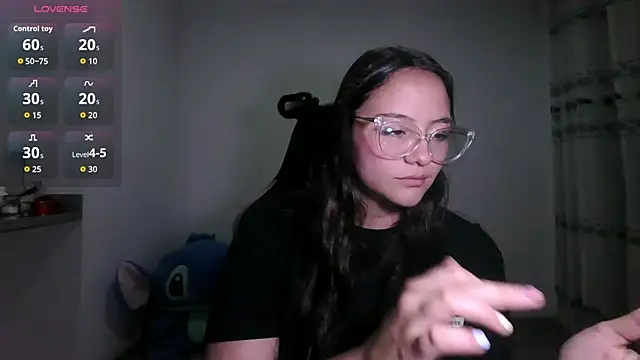 Snapshot of LOLA_R_ chatting on May 9, 2026, 2:06 am LOLA R online show from May 9, 2026, 2:06 am