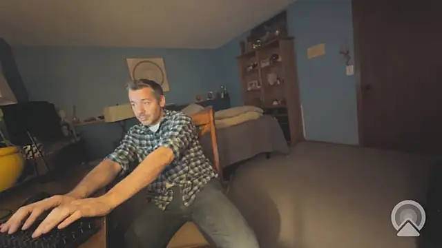 chrisw8140 online show from April 21, 2026, 4:41 am