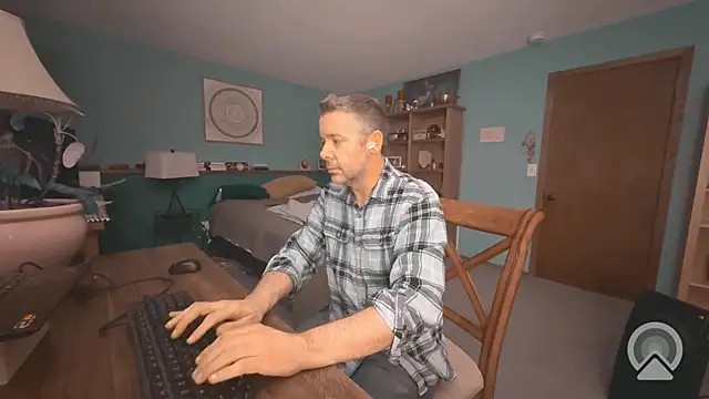 chrisw8140 online show from June 20, 2026, 5:21 am