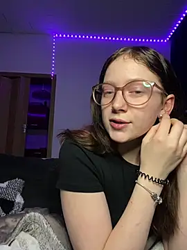 YoungLisaa18 online show from February 2, 2026, 7:45 pm