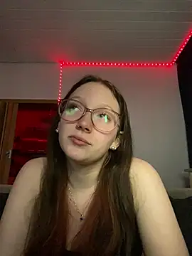 YoungLisaa18 online show from March 3, 2026, 7:42 pm