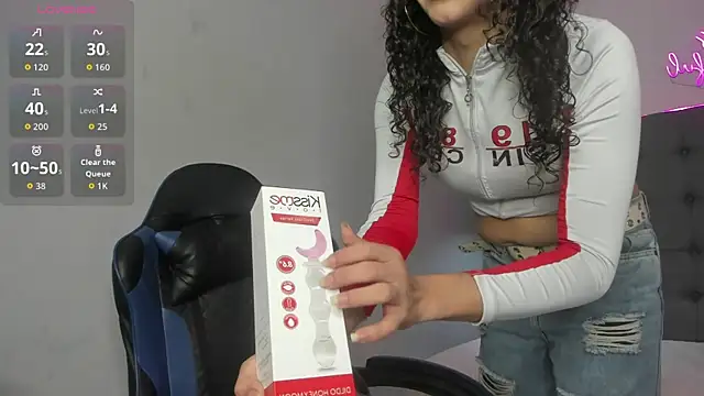 scarletcherry18 online show from April 11, 2026, 3:33 am