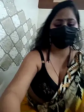 Cute purnima143 online show from April 19, 2026, 6:32 pm