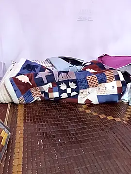 Phoebe-e online show from April 21, 2026, 7:36 am