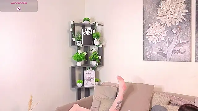 LoisAbad online show from February 11, 2026, 3:06 pm