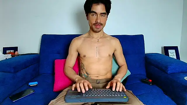 Ethan Briggs  online show from April 15, 2026, 10:21 pm