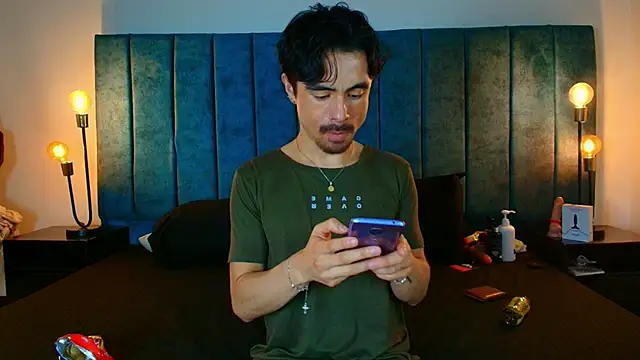 Ethan Briggs  online show from April 23, 2026, 3:08 am