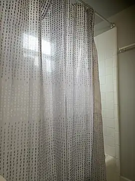 prettiexotic online show from April 6, 2026, 6:42 pm