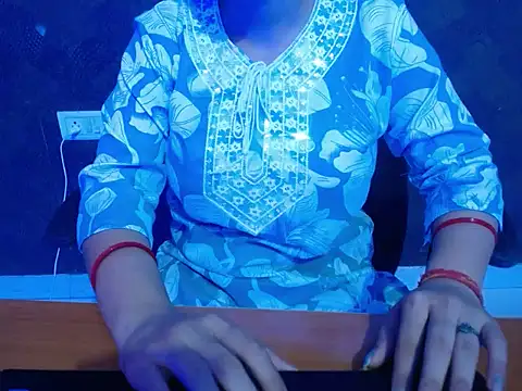 pari 04 online show from June 1, 2026, 7:43 am