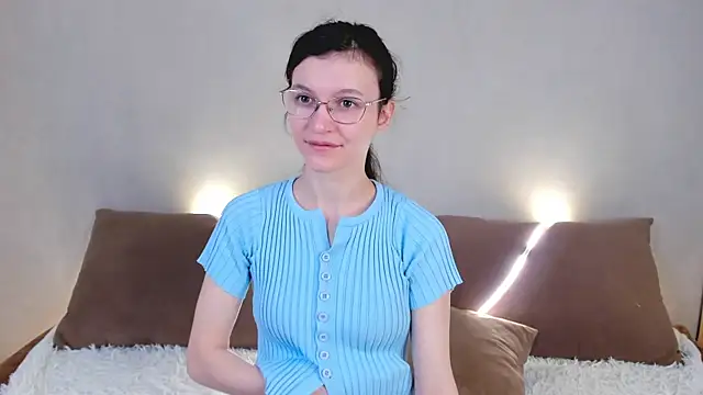 Snapshot of ThoraMarola chatting on May 3, 2026, 4:29 am ThoraMarola online show from May 3, 2026, 4:29 am