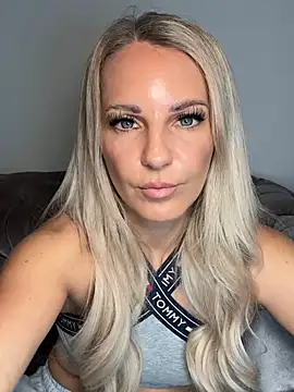 Snapshot of JulieSol chatting on January 17, 2026, 8:52 am JulieSol online show from January 17, 2026, 8:52 am