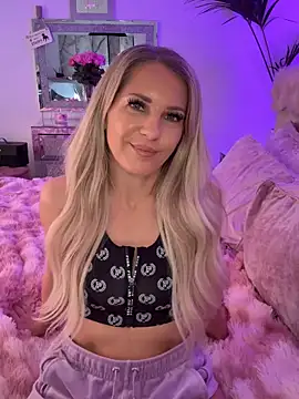 Snapshot of JulieSol chatting on February 15, 2026, 8:24 am JulieSol online show from February 15, 2026, 8:24 am