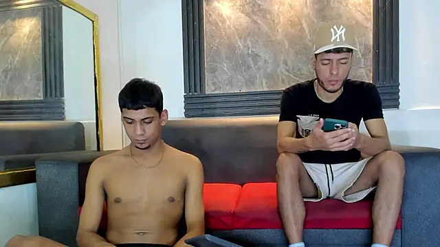 ALEX KEITH26 online show from April 8, 2026, 11:59 pm