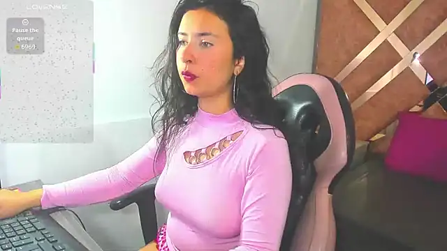 Snapshot of chrisstin_foxx chatting on January 18, 2026, 4:05 am chrisstin foxx online show from January 18, 2026, 4:05 am