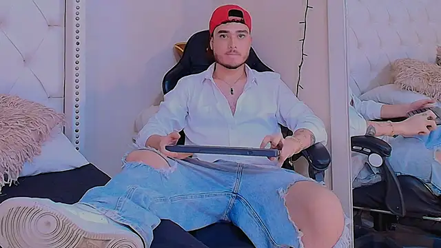 Salvattore Muller online show from February 10, 2026, 8:35 pm