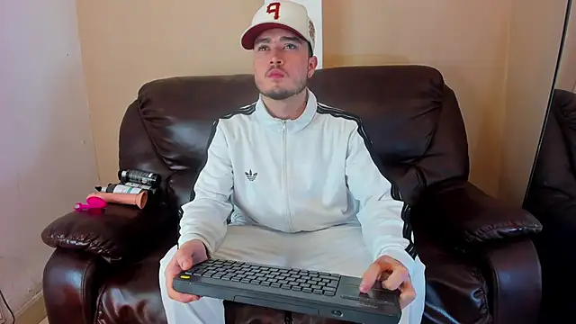 Salvattore Muller online show from April 21, 2026, 12:34 am