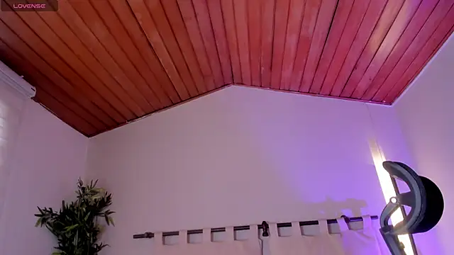 ella  olmos online show from April 1, 2026, 1:41 pm