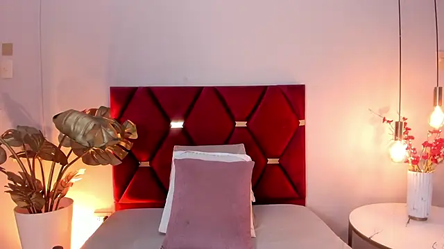 TessaMonroee online show from March 28, 2026, 6:18 pm