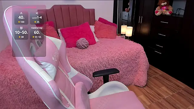 Nina curves online show from February 9, 2026, 7:18 pm