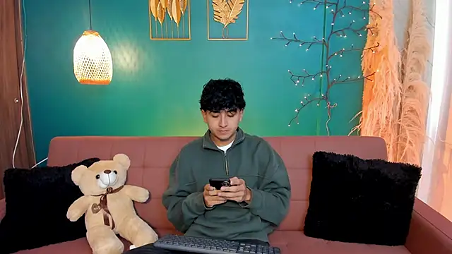 Christopher Monroe  online show from January 17, 2026, 1:38 pm