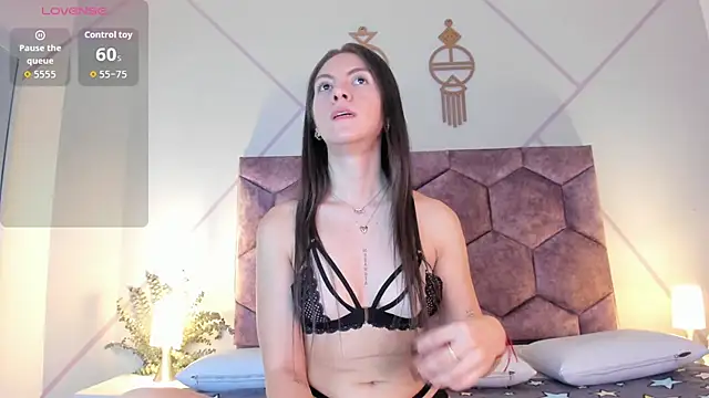 valeria becket online show from February 6, 2026, 7:50 pm