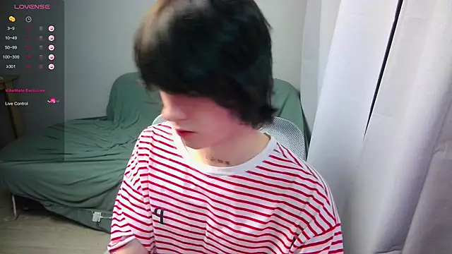 LeonBoykisser online show from March 4, 2026, 3:51 pm