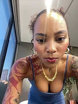 Snapshot of LizStorm_ chatting on July 14, 2026, 11:27 am LizStorm online show from July 14, 2026, 11:27 am
