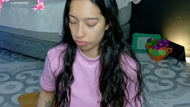 Noaah25  online show from April 19, 2026, 3:28 am