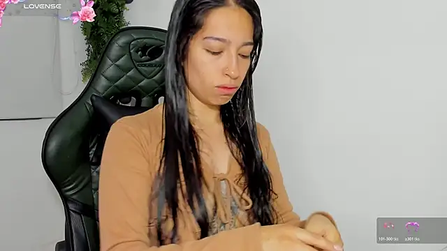 Noaah25  online show from April 22, 2026, 3:20 am