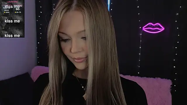 Snapshot of ElsaDivine chatting on July 19, 2026, 4:00 pm ElsaDivine online show from July 19, 2026, 4:00 pm