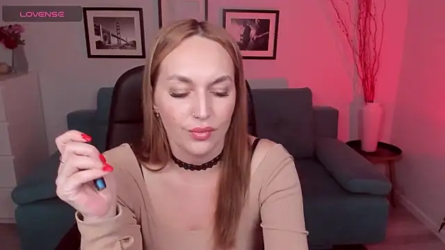 EvieMagical online show from March 30, 2026, 6:42 pm