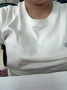 Donna9696 online show from April 21, 2026, 2:51 am