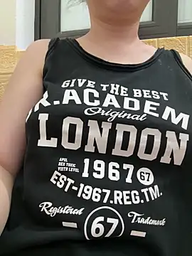 Donna9696 online show from April 22, 2026, 1:34 pm