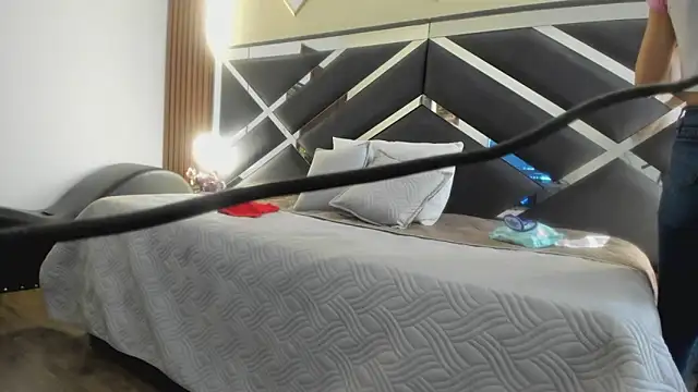 Ambarross  online show from April 22, 2026, 1:56 pm