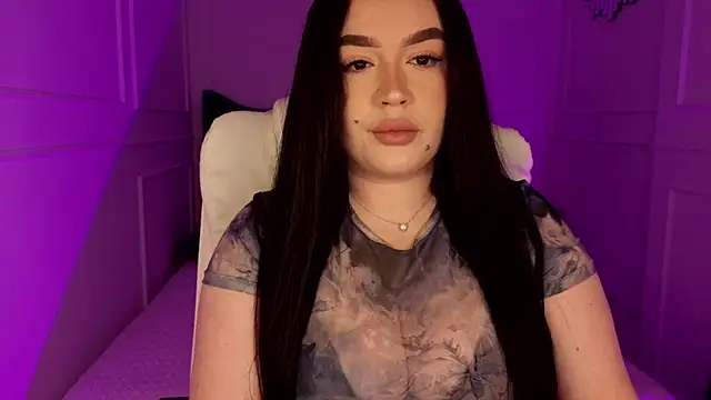 tinafox  online show from March 26, 2026, 9:37 am