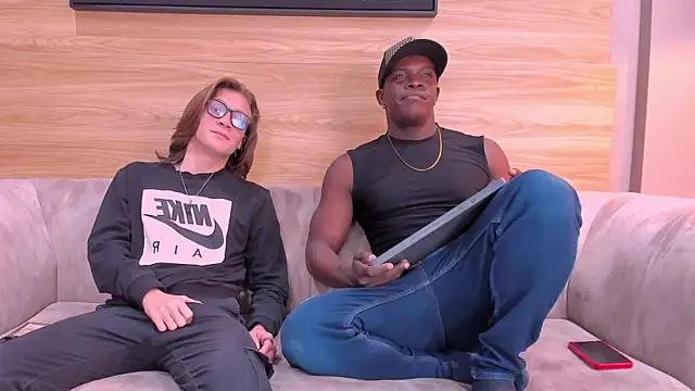 Snapshot of friendslymens chatting on April 1, 2026, 4:48 pm friendslymens online show from April 1, 2026, 4:48 pm